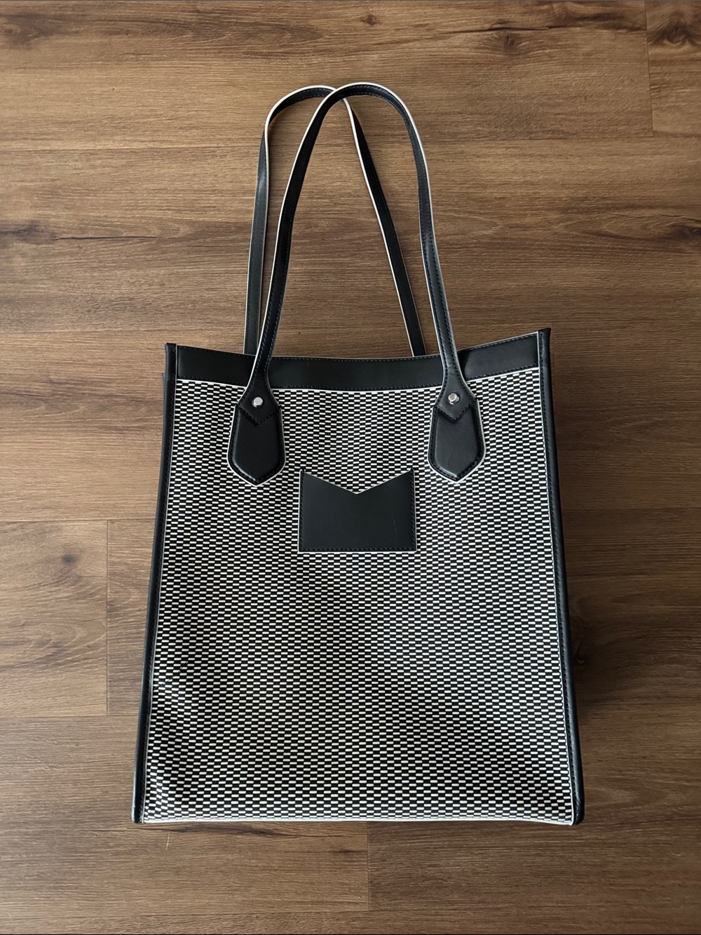 MICHAEL Michael Kors Bay Large Tote Black/Optic White - Picture 3 of 8